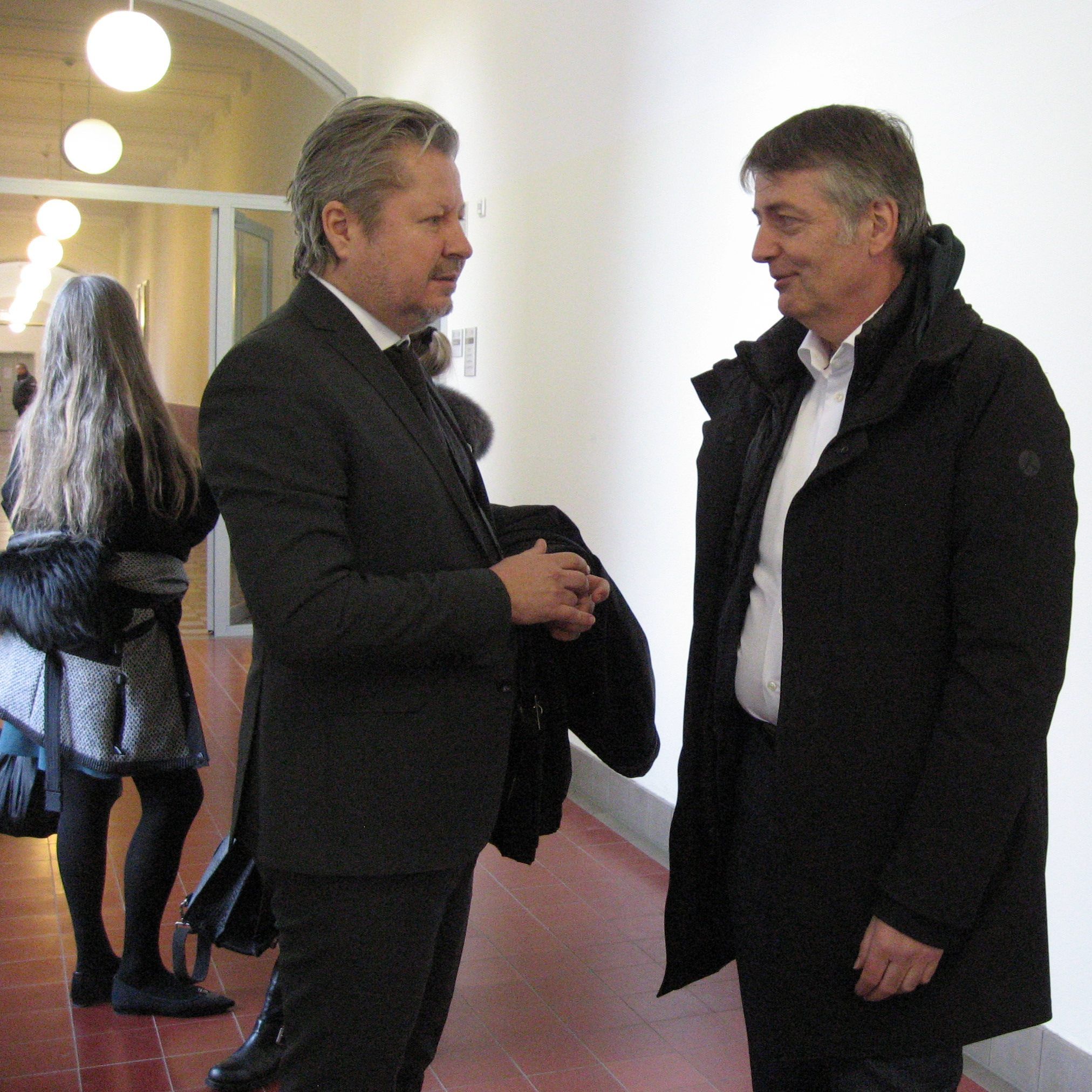 Am Gerichtsgang freundlich, doch im Prozess erbitterte Gegner: Rechtsanwälte Nicolas Stieger und Karl Schelling bei einer der letzten Verhandlungen in Feldkirch