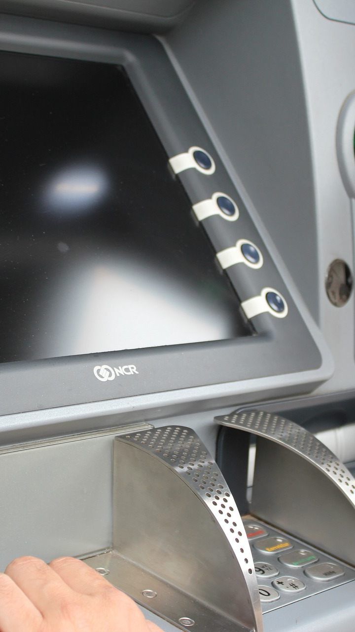 Die Corona-Krise macht sich für einige Österreicher bereits am Kontostand negativ bemerkbar.