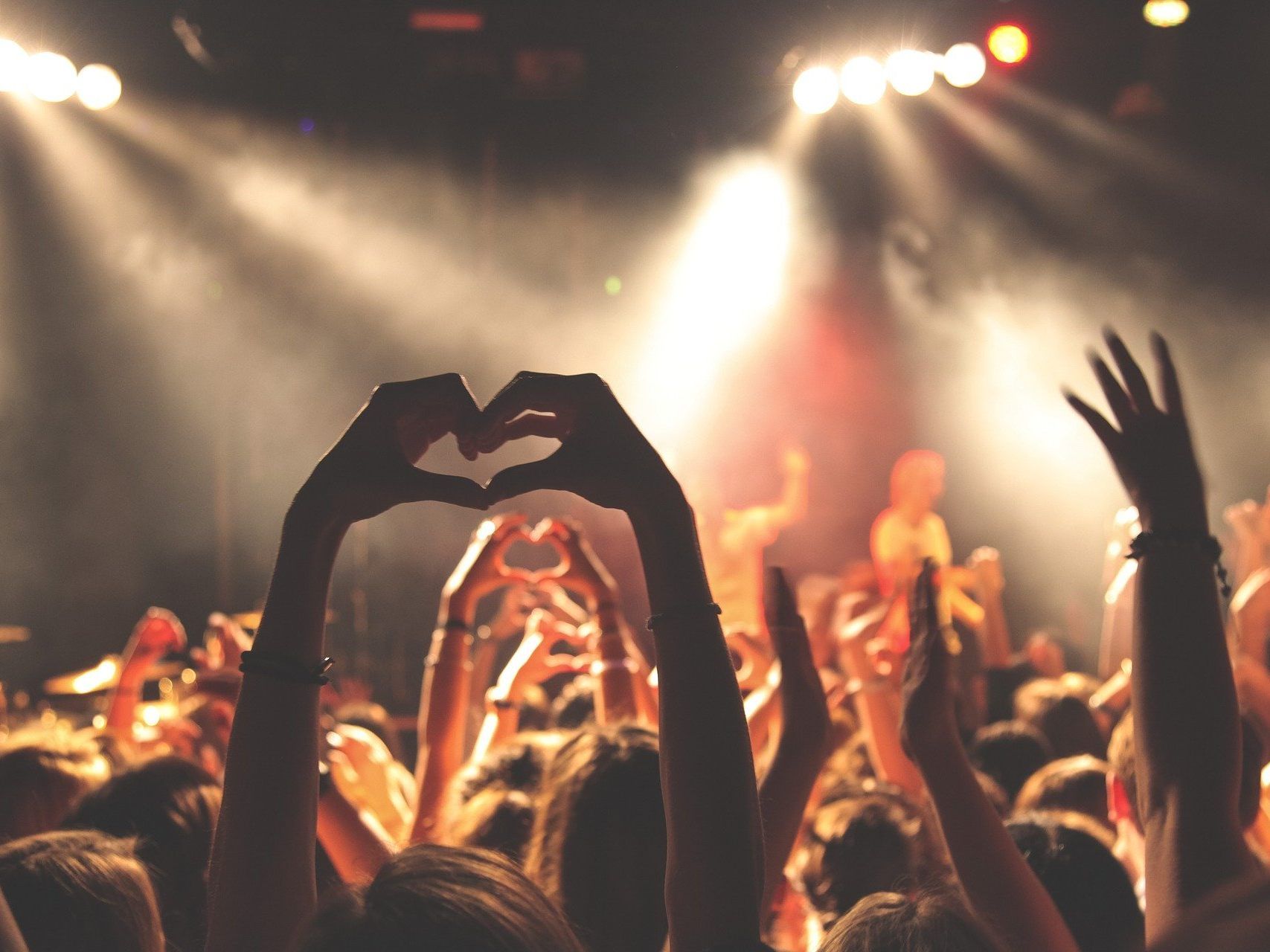 Das "Alive Wohnzimmer Festival" bringt das Livemusik-Gefühl direkt nach Hause. Das "Alive Wohnzimmer Festival" bringt das Livemusik-Gefühl direkt nach Hause.