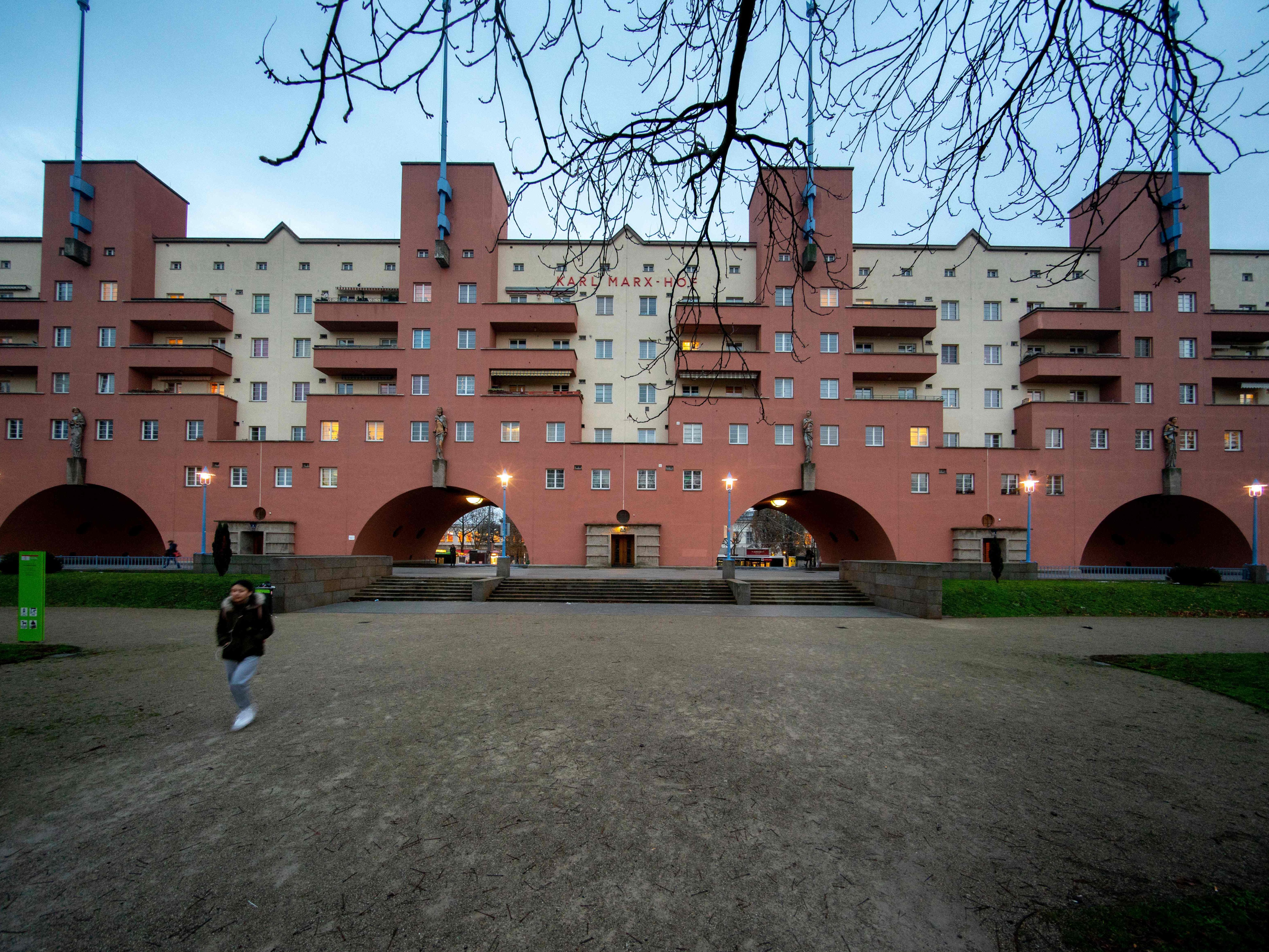 Der Karl-Marx-Hof ist der größte Gemeindebau in Wien.