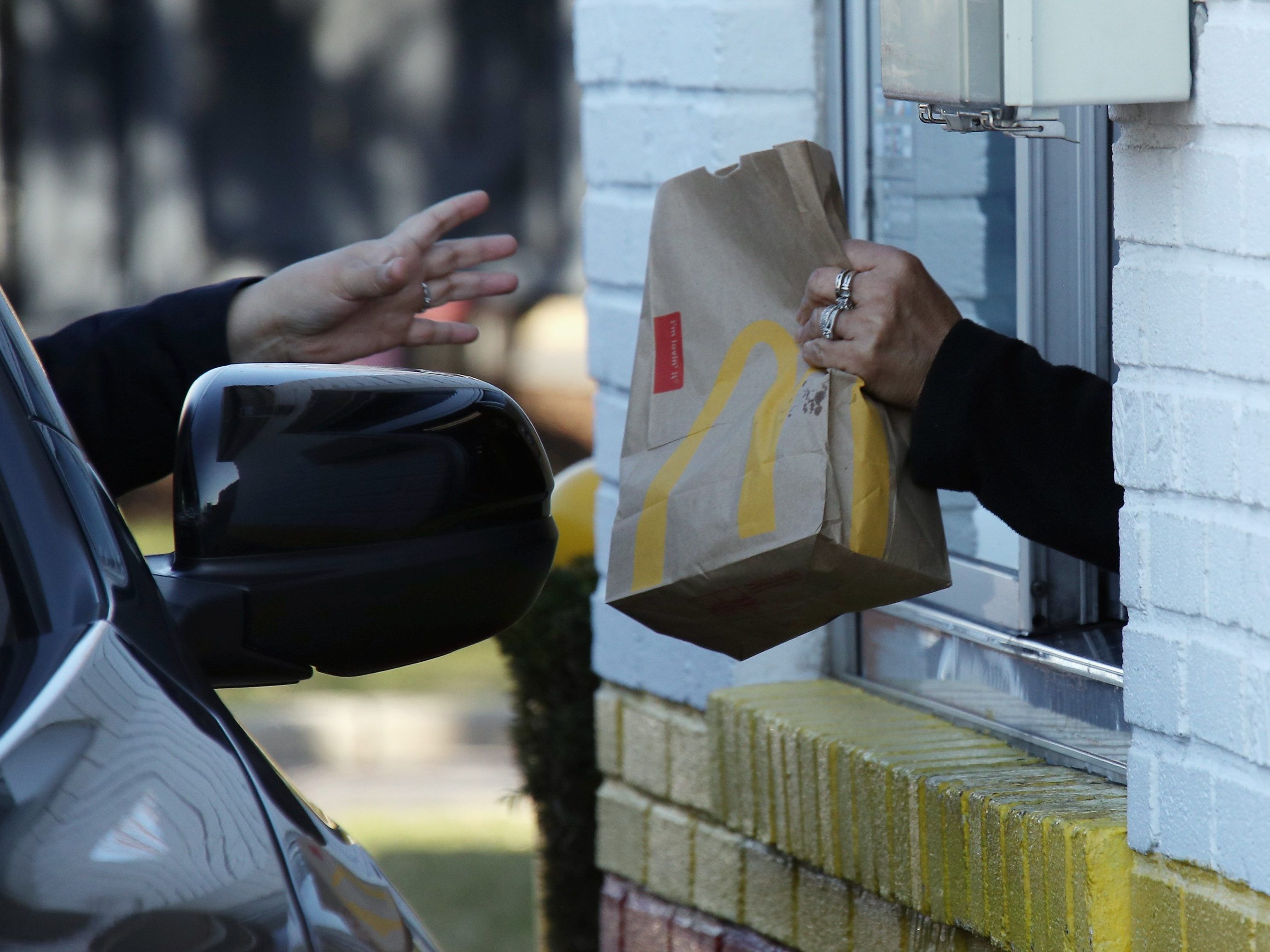 Manche McDonald's-Filialen sperren wieder auf.