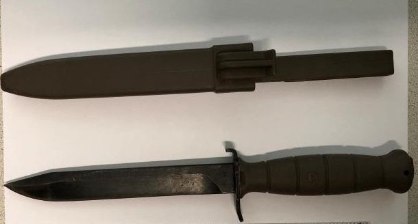 Der Mann hatte ein 17 cm langes Messer bei sich.