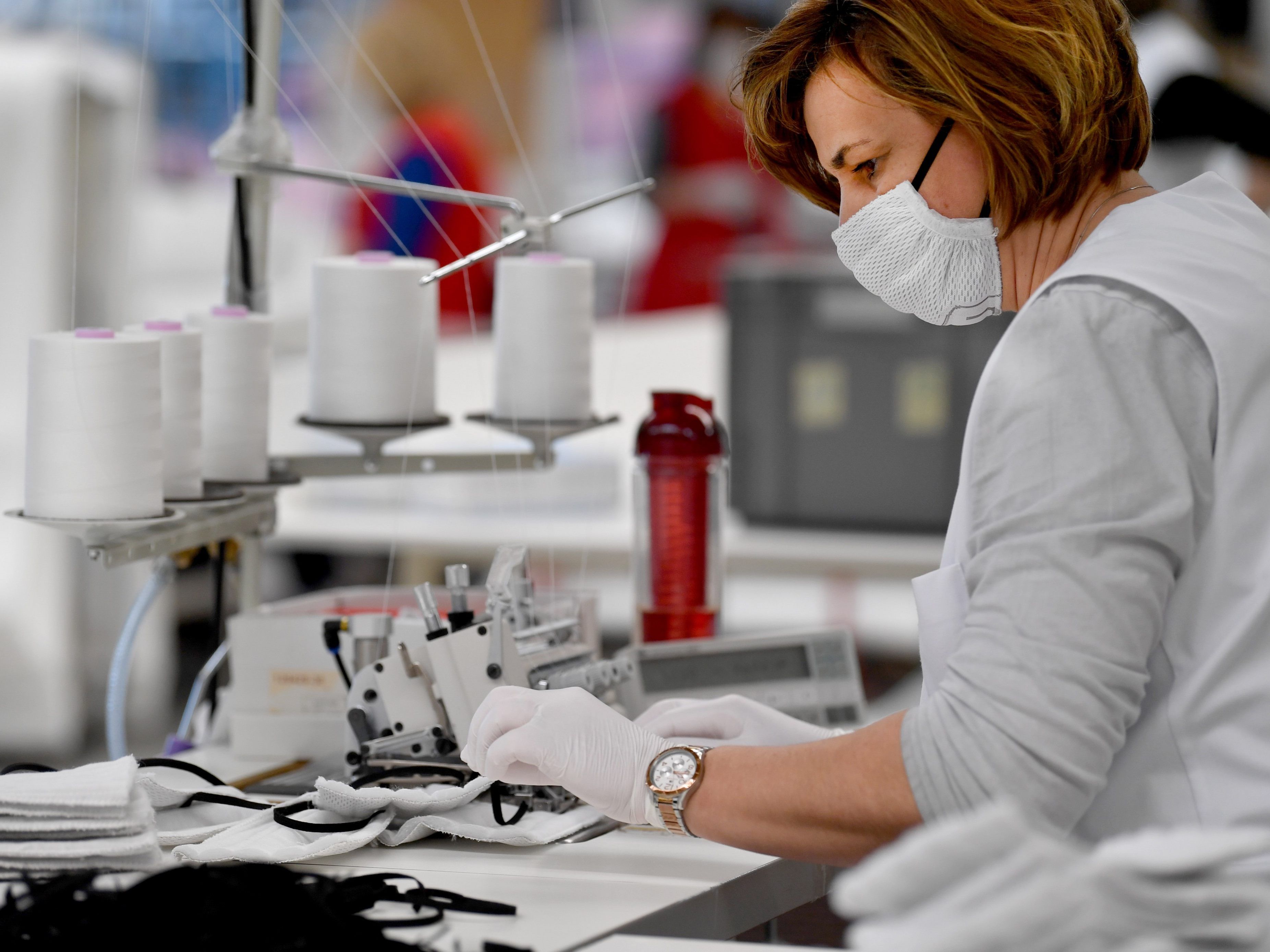 Gefährdete Arbeitnehmer können von ihrer Arbeit freigestellt werden. Gefährdete Arbeitnehmer können von ihrer Arbeit freigestellt werden.