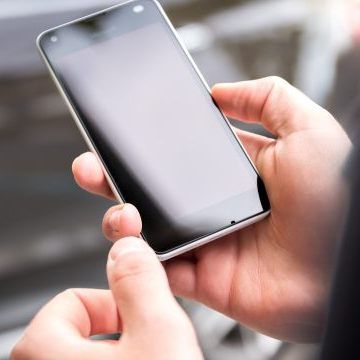 Die "Stopp Corona App" des Roten Kreuzes speichert die Kontakte auf Wunsch nun automatisch.