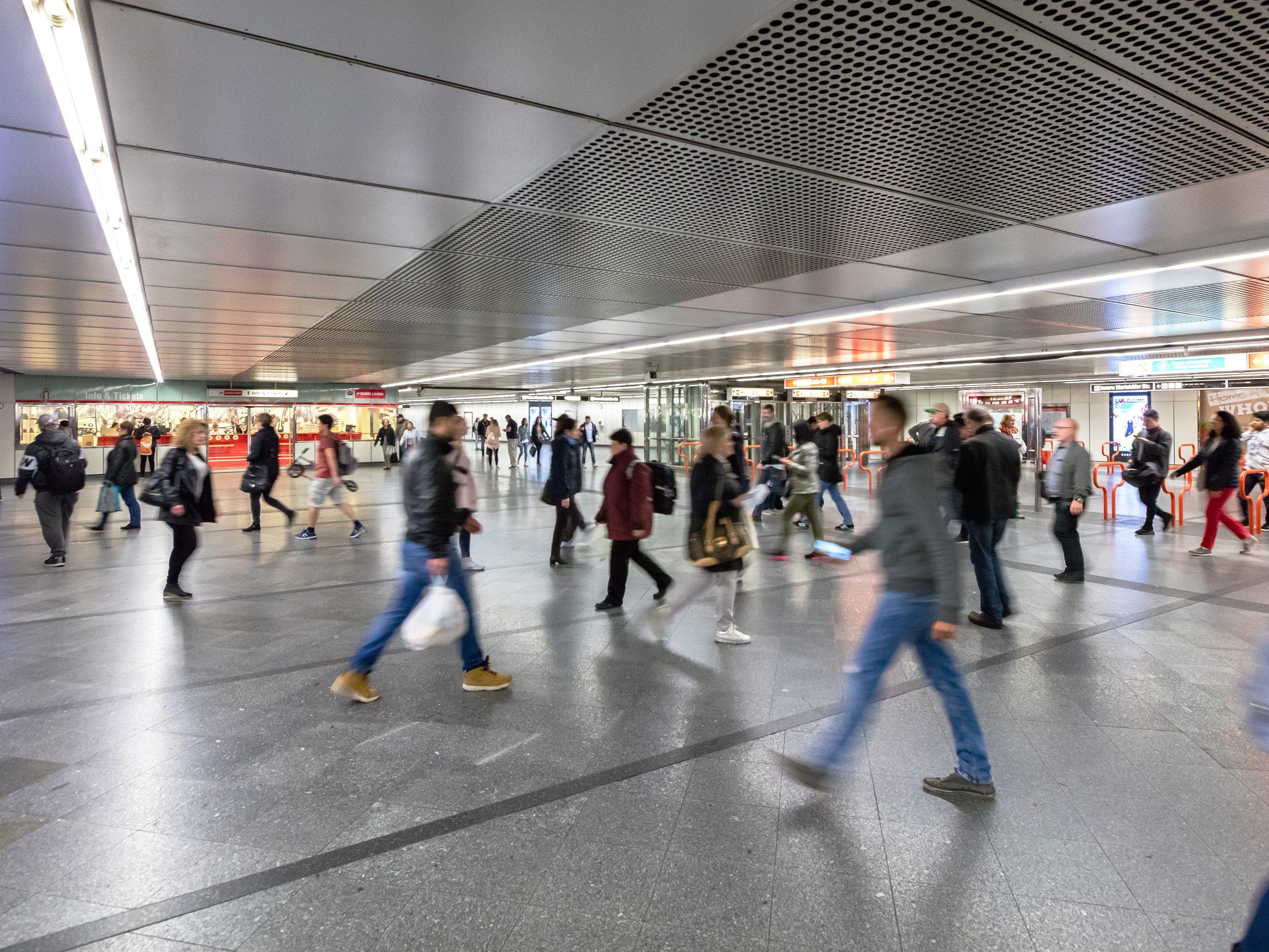 Die Frau randalierte in der U-Bahnstation Westbahnhof.