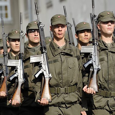 Ablösung der verlängerten Grundwehrdiener und Berufssoldaten