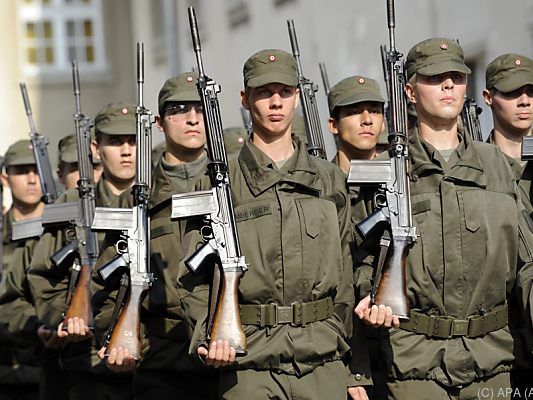 Ablösung der verlängerten Grundwehrdiener und Berufssoldaten Ablösung der verlängerten Grundwehrdiener und Berufssoldaten