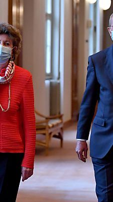 Helga Rabl-Stadler und LH Wilfried Haslauer nach der Sitzung