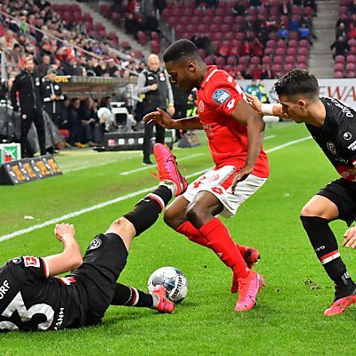 Fußball wird mit höchster Intensität gespielt