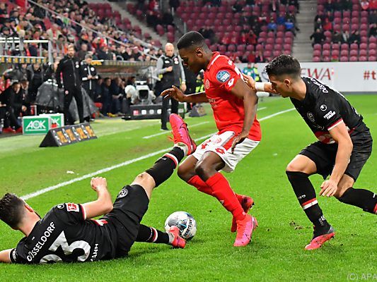 Fußball wird mit höchster Intensität gespielt