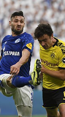 Revierderby zwischen Borussia Dortmund und Schalke 04 am 16. Mai