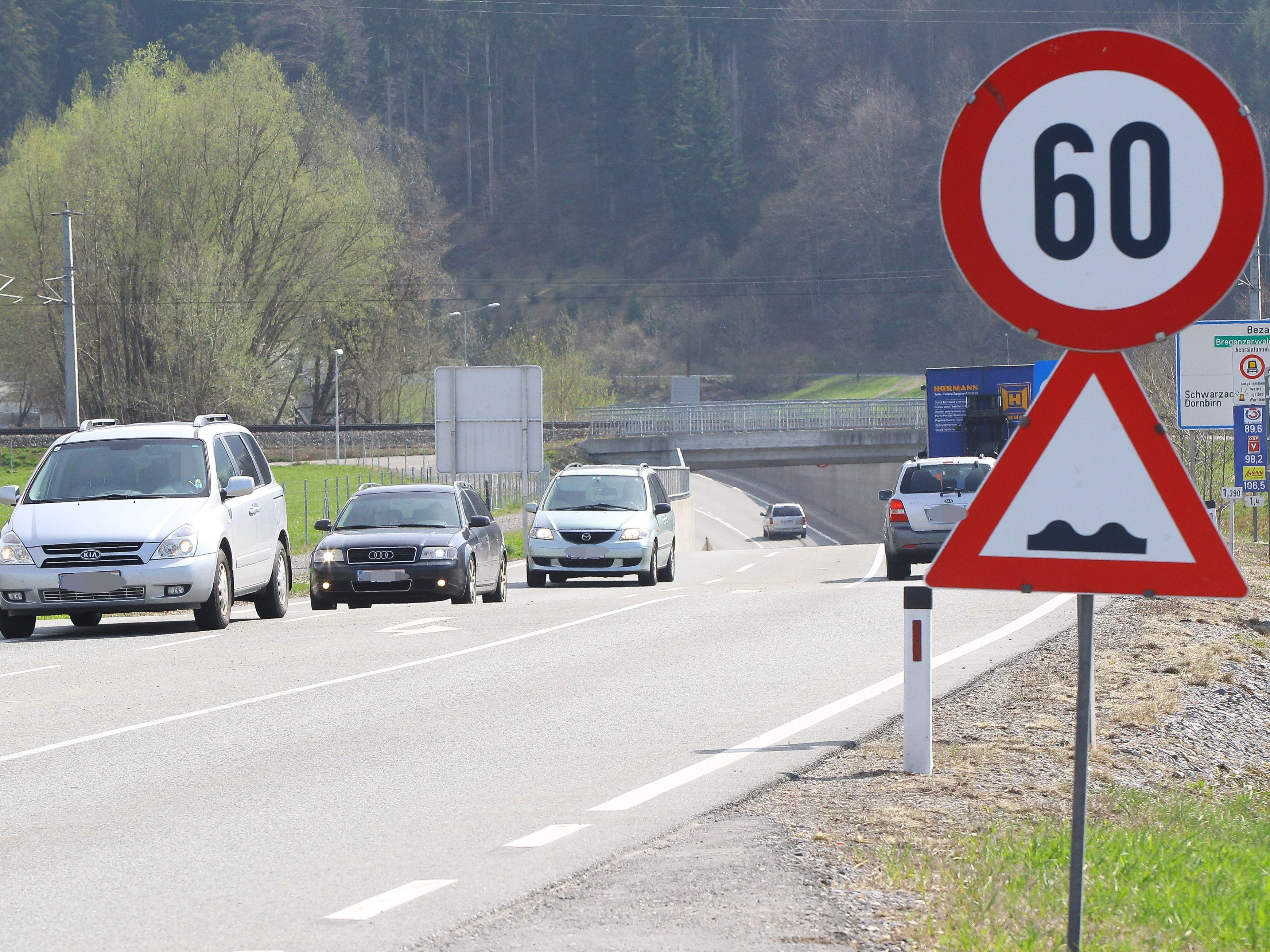 Drei Personen wurden bei dem Vorfall leicht verletzt. Drei Personen wurden bei dem Vorfall leicht verletzt.