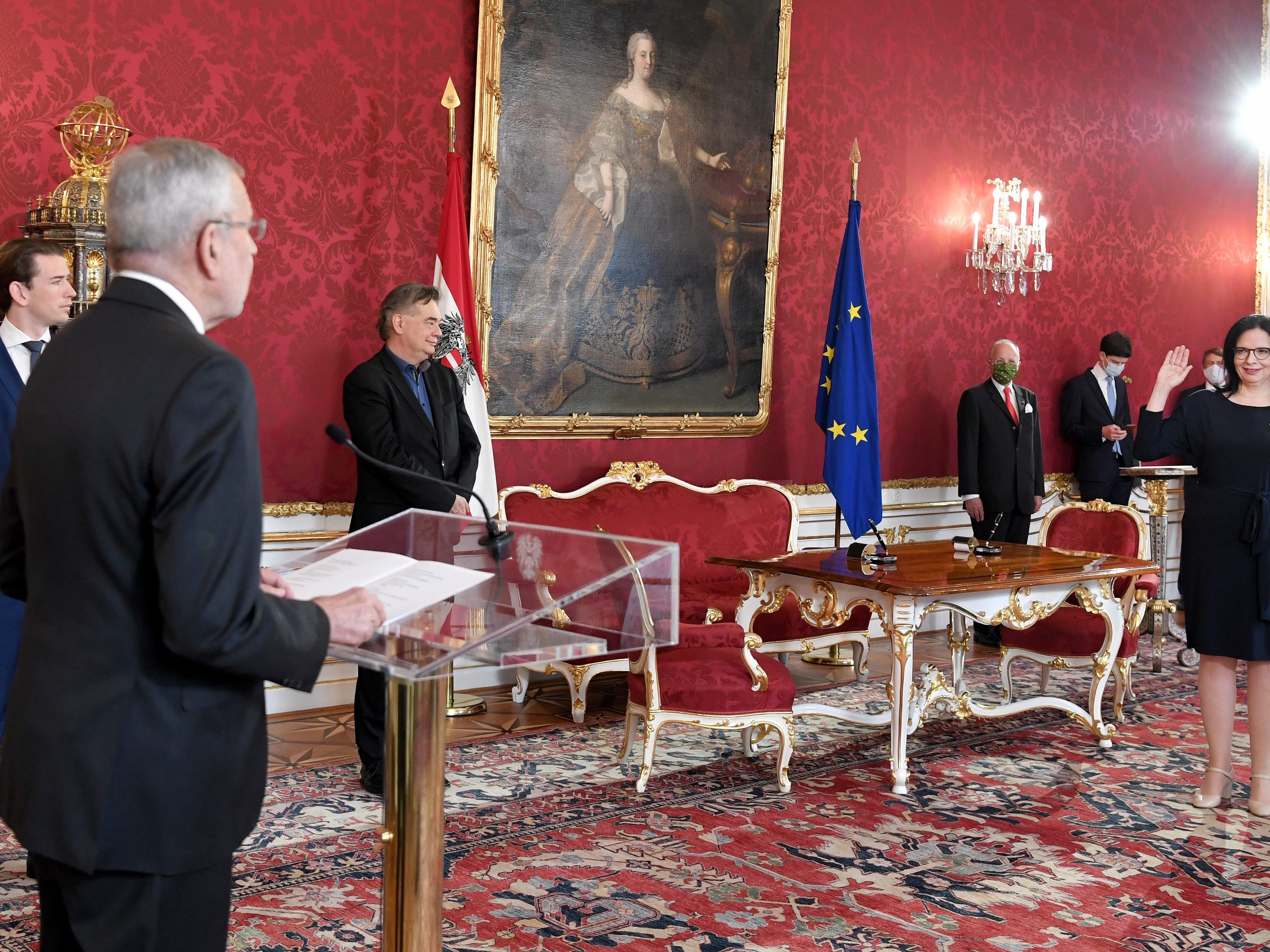 Andrea Mayer wurde als Staatssekretärin für Kunst und Kultur von Bundespräsident Alexander Van der Bellen angelobt.