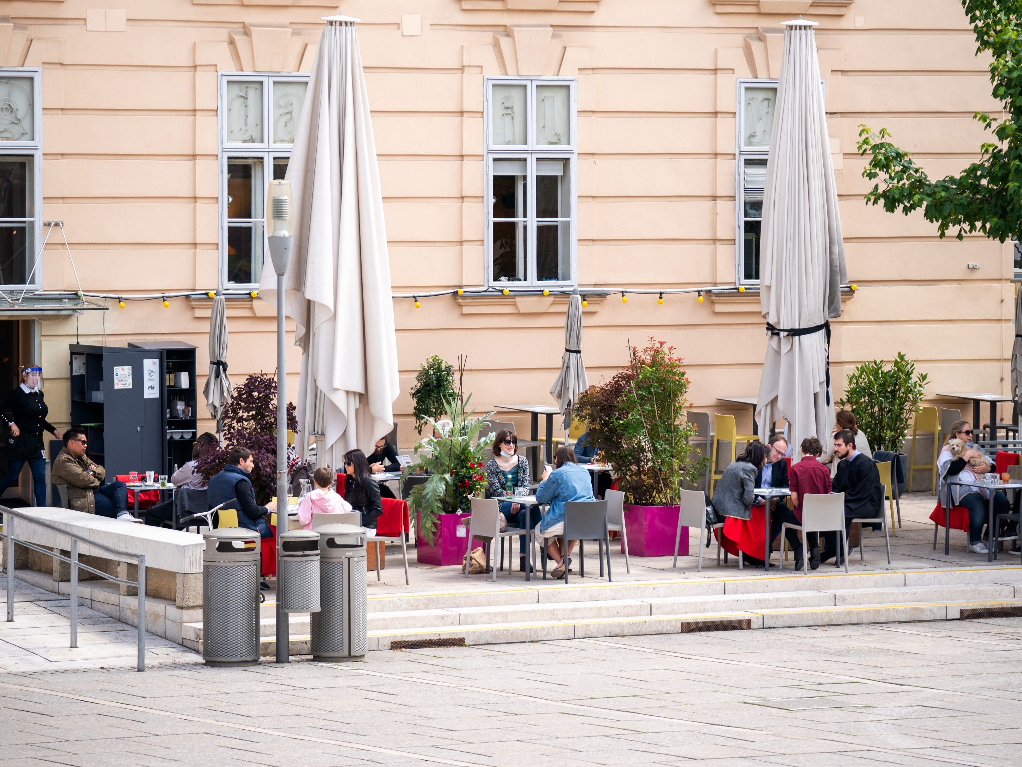 Die Gastronomie durfte am Wochenende unter Einhaltung diverser Auflagen wiedereröffnen. Die Gastronomie durfte am Wochenende unter Einhaltung diverser Auflagen wiedereröffnen.