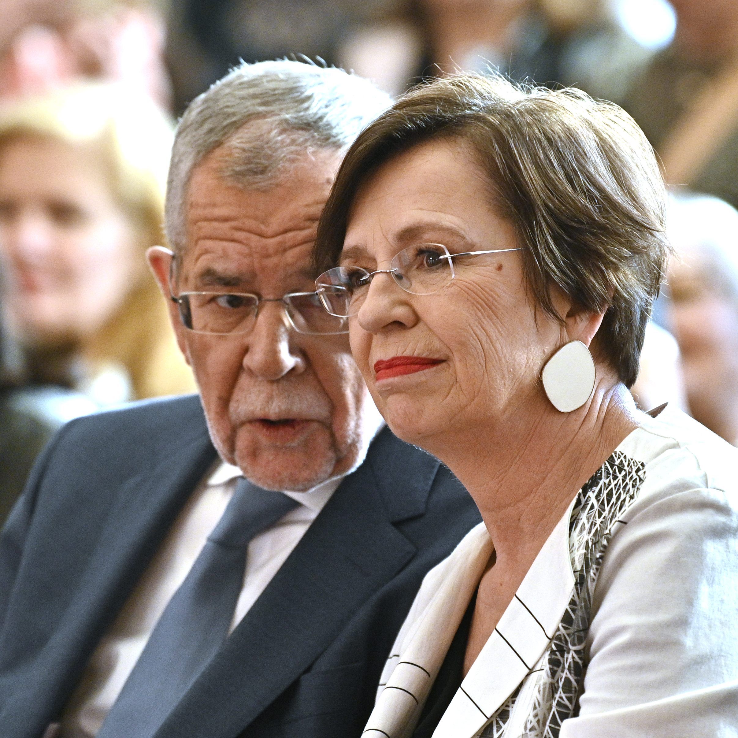 Van der Bellen war mit seiner Frau in einem Schanigarten in Wien.