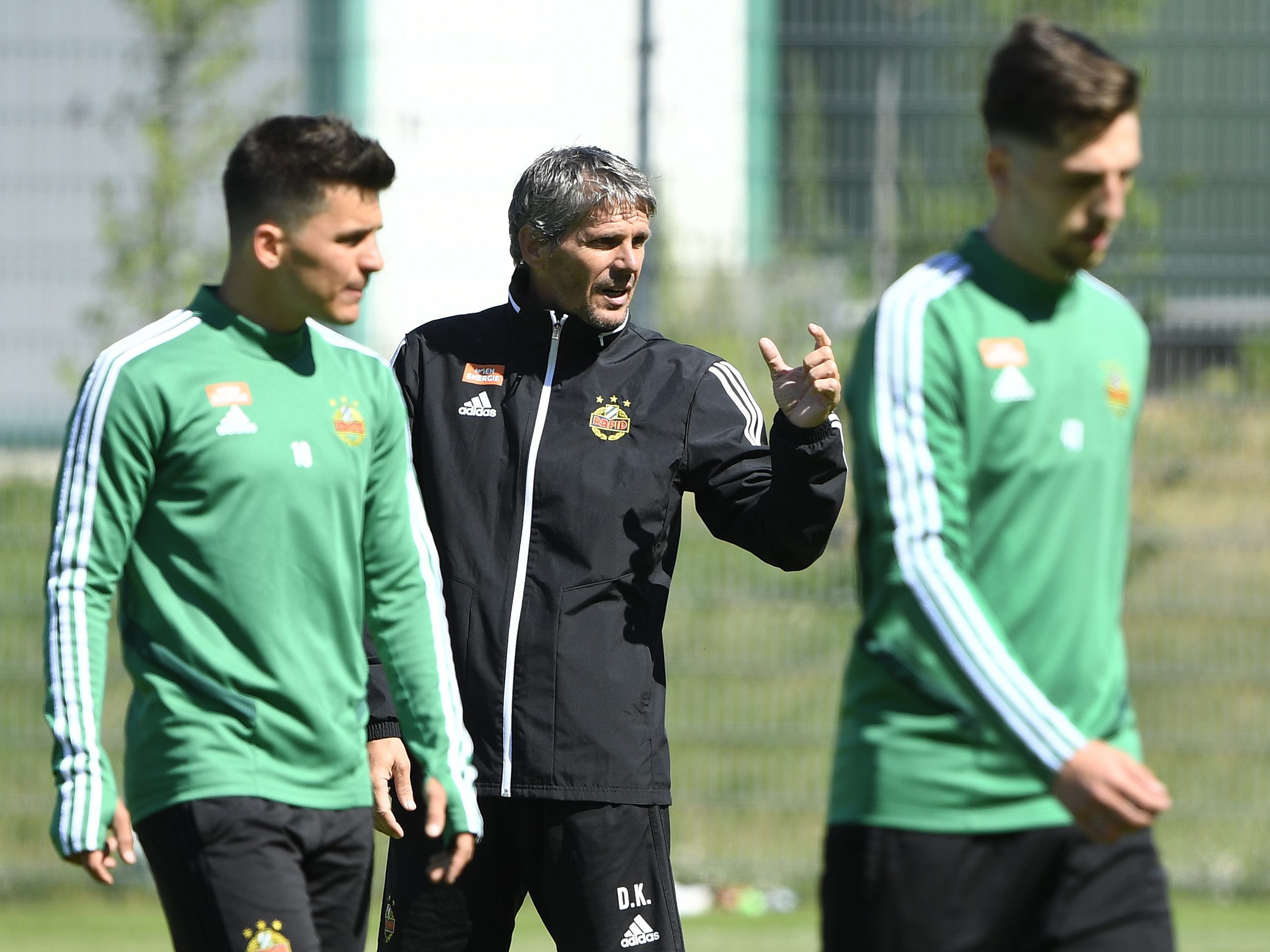 Rapid Wien-Trainer Dietmar Kühbauer fiebert dem Liga-Neustart entgegen. Rapid Wien-Trainer Dietmar Kühbauer fiebert dem Liga-Neustart entgegen.