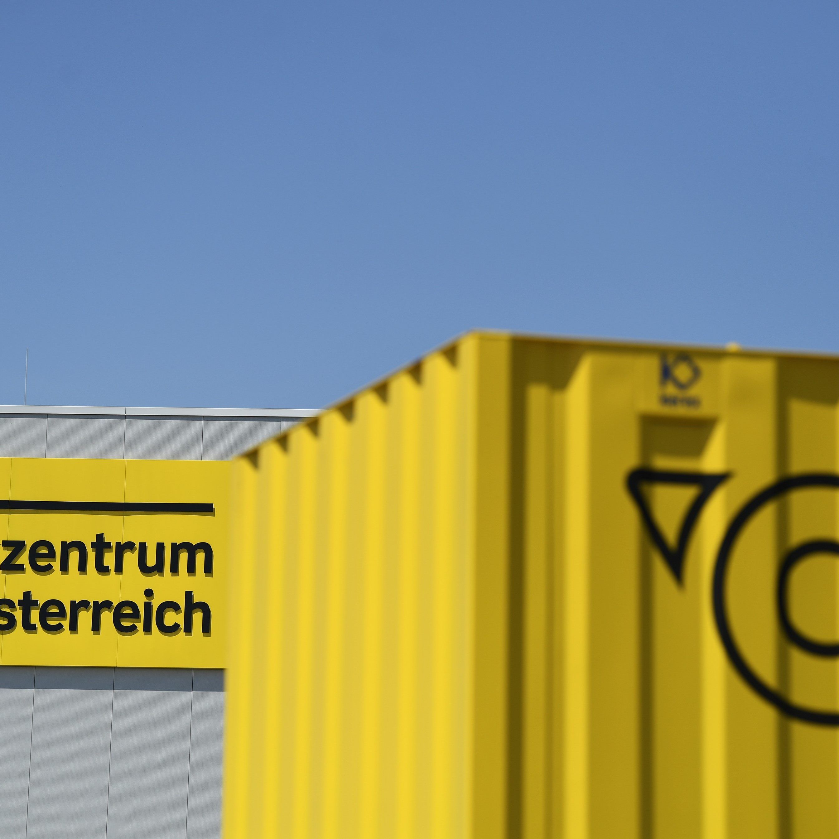 Aktuell ist nicht bekannt, dass sich der Cluster auf weitere Unternehmen und Einrichtungen ausgeweitet hat.