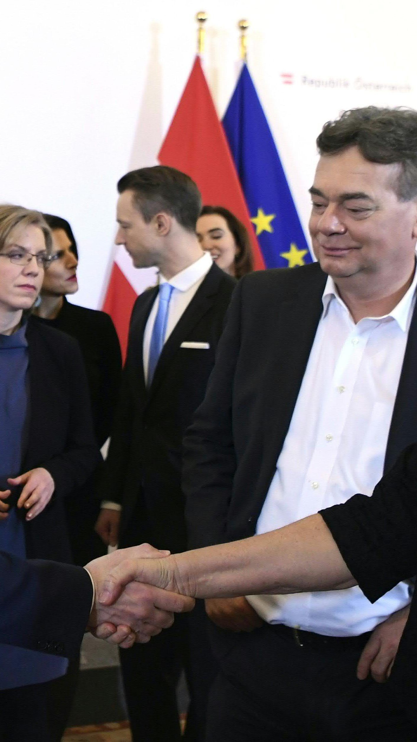 Die drei Adressaten des Offenen Briefes: (v.l.) Bundeskanzler Sebastian Kurz , Vizekanzler Werner Kogler (Grüne), und Staatssekretärin für Kunst und Kultur Ulrike Lunacek (Grüne)