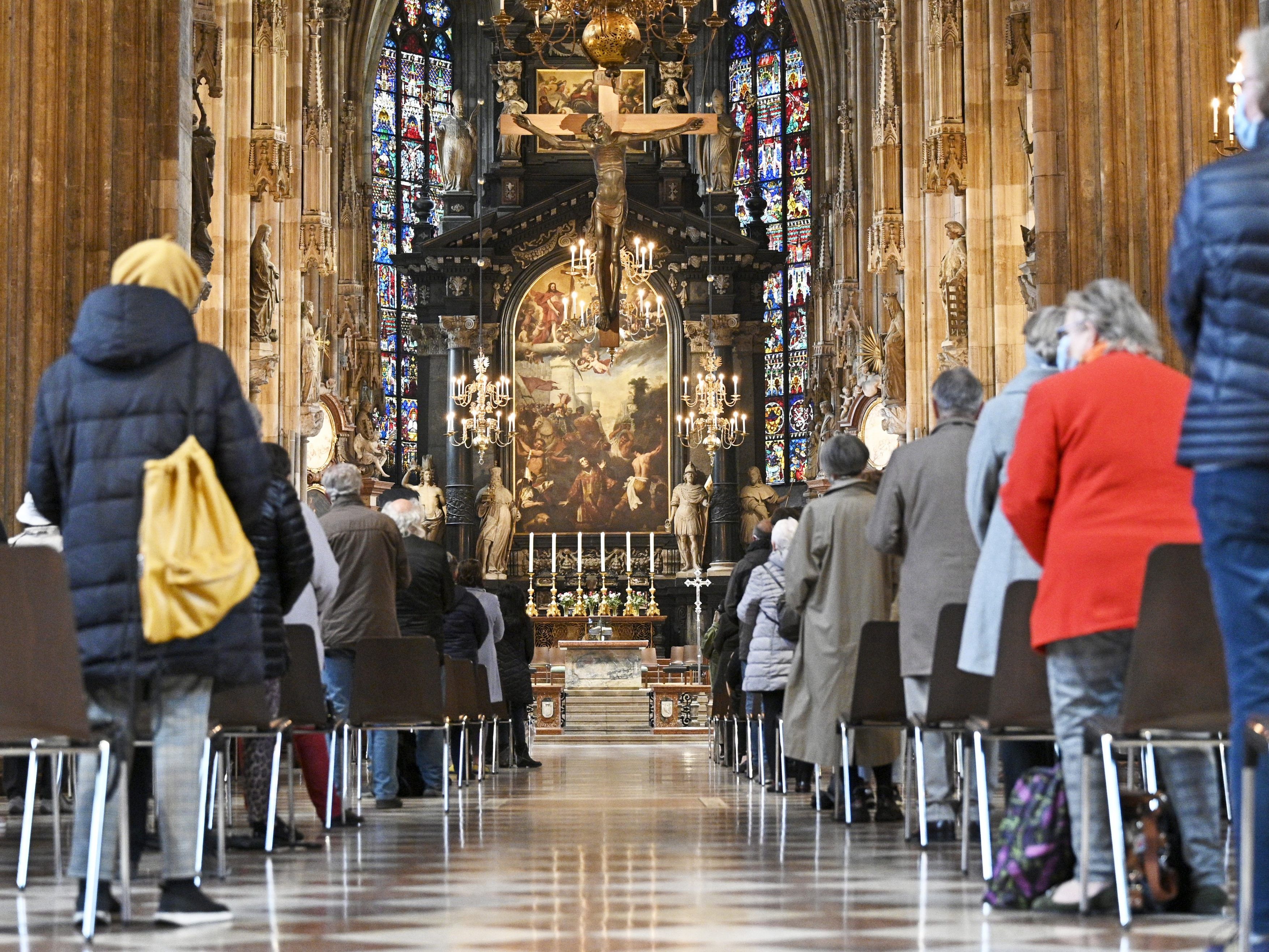Kardinal Schönborn hielt ersten öffentlichen Gottesdienst seit den Kirchenschließungen ab. Kardinal Schönborn hielt ersten öffentlichen Gottesdienst seit den Kirchenschließungen ab.