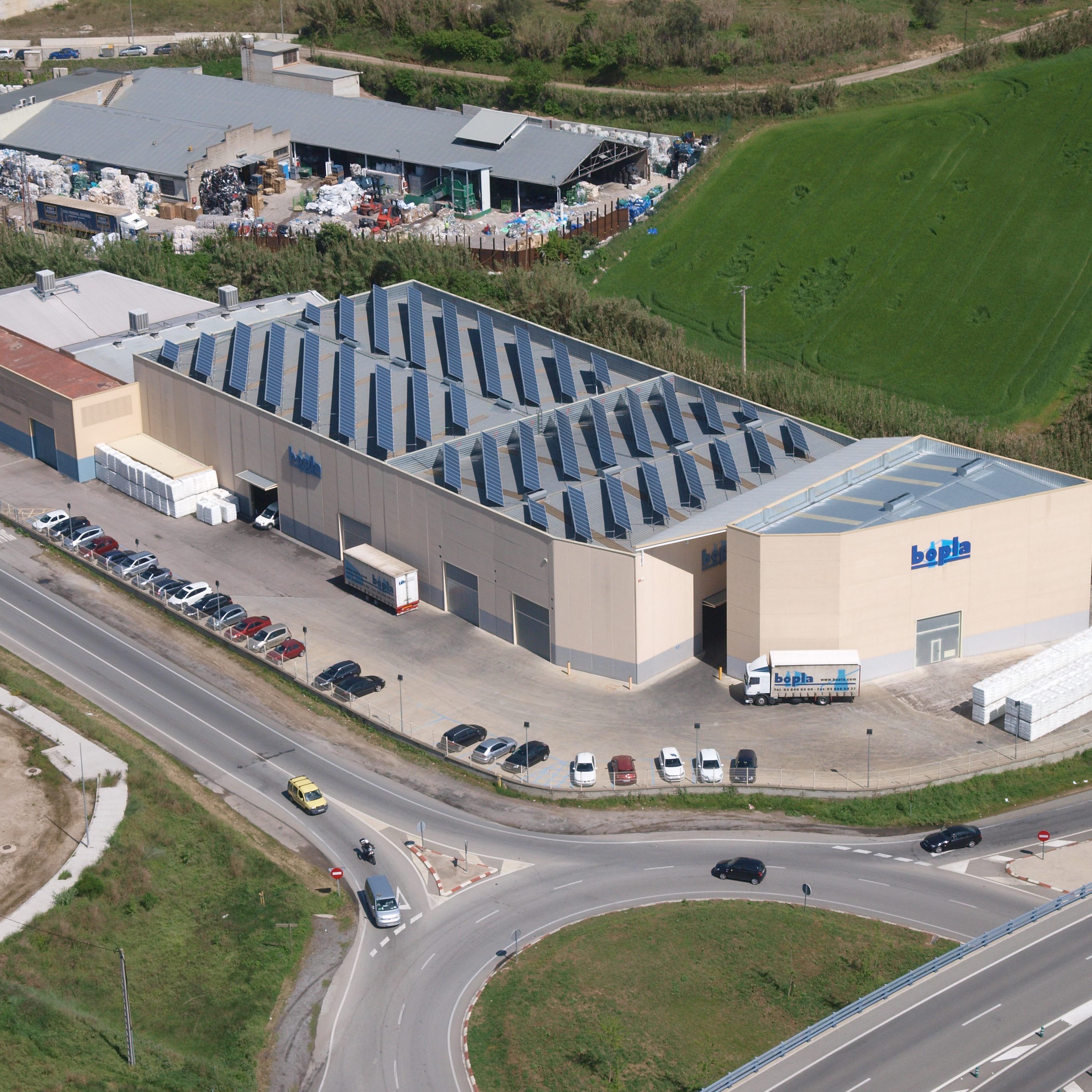 Derzeit arbeiten am Standort in Les Franqueses rund 50 MitarbeiterInnen, die für Kunden aus der Kosmetik- und Haushaltspflegebranche Kunststoffverpackungen herstellen.