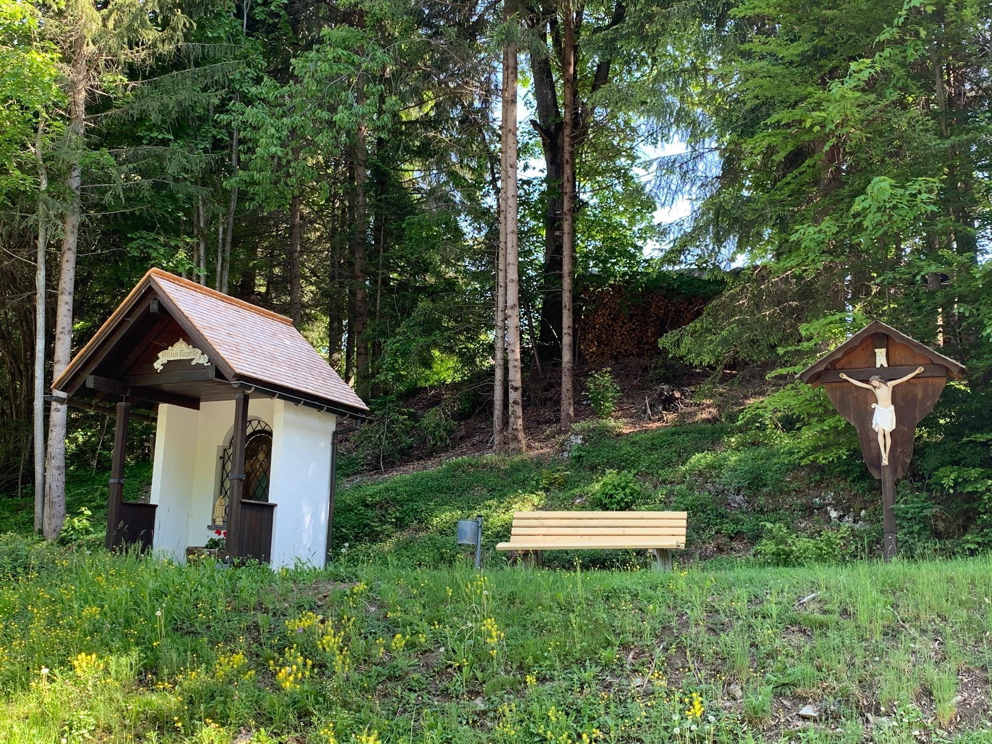 Die Annakapelle und das Lutzenkreuz