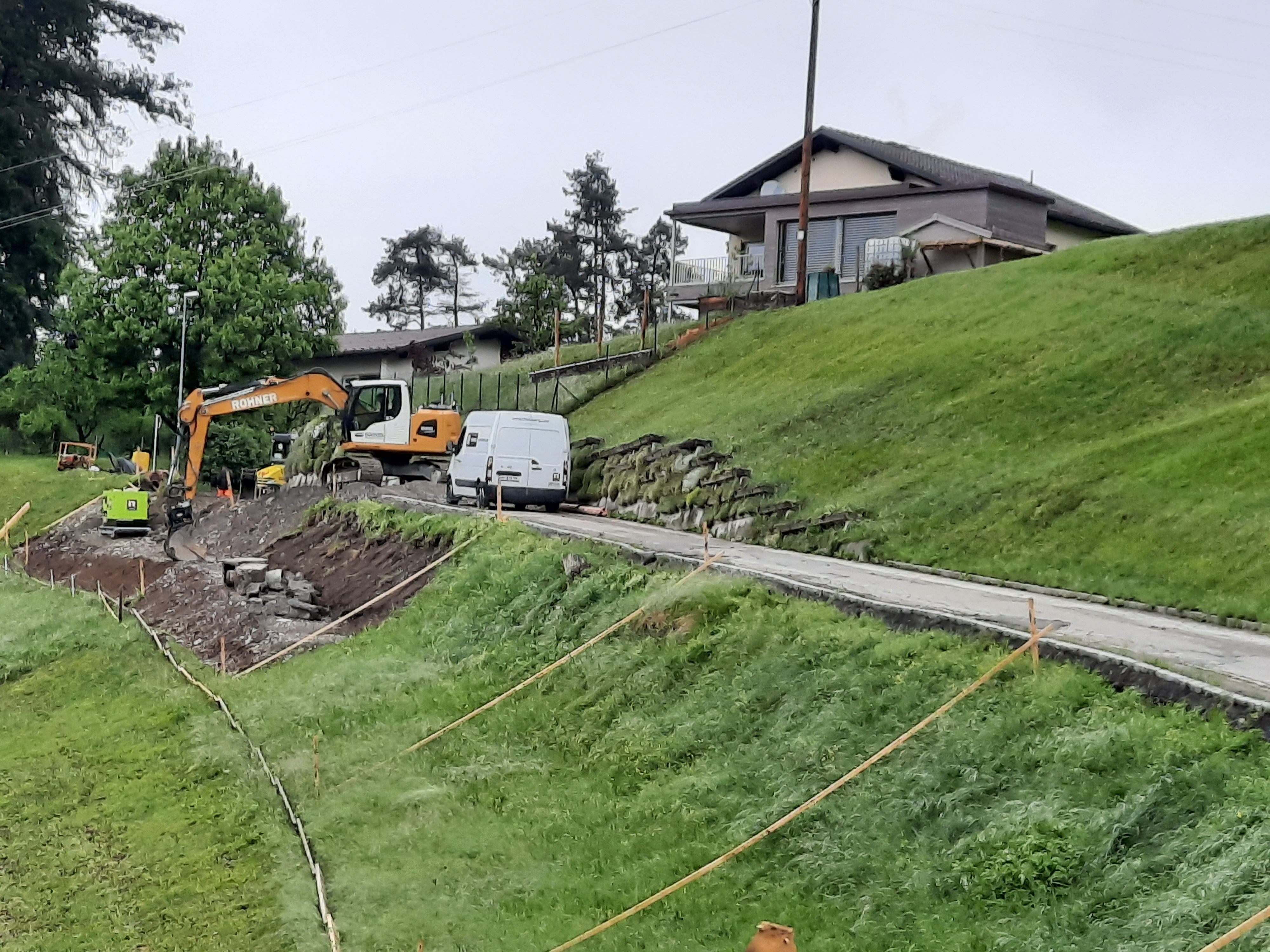 Baustart Straßenerneuerung "Boden"