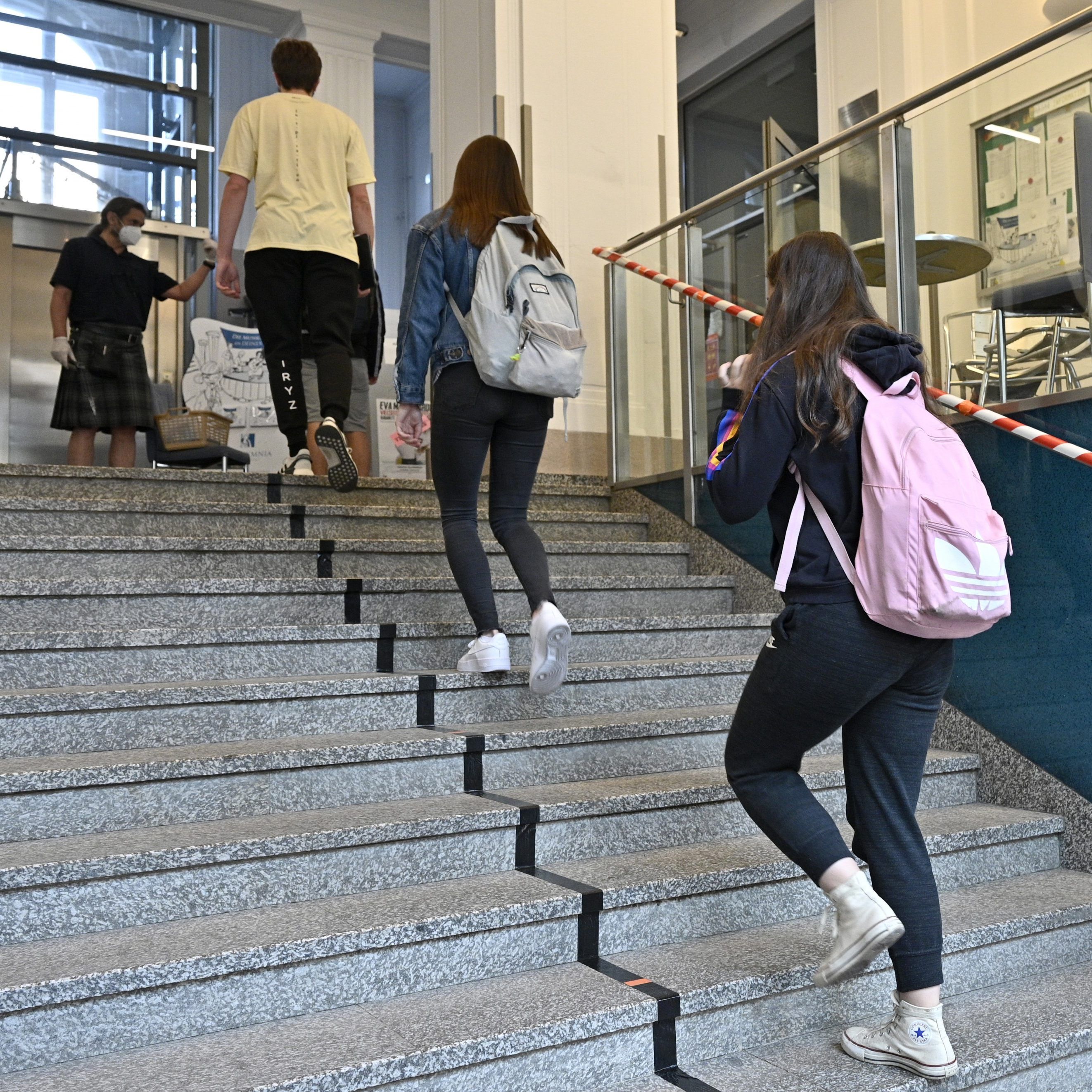 Mathe, Deutsch, Musik - am Montag geht die Schule weiter