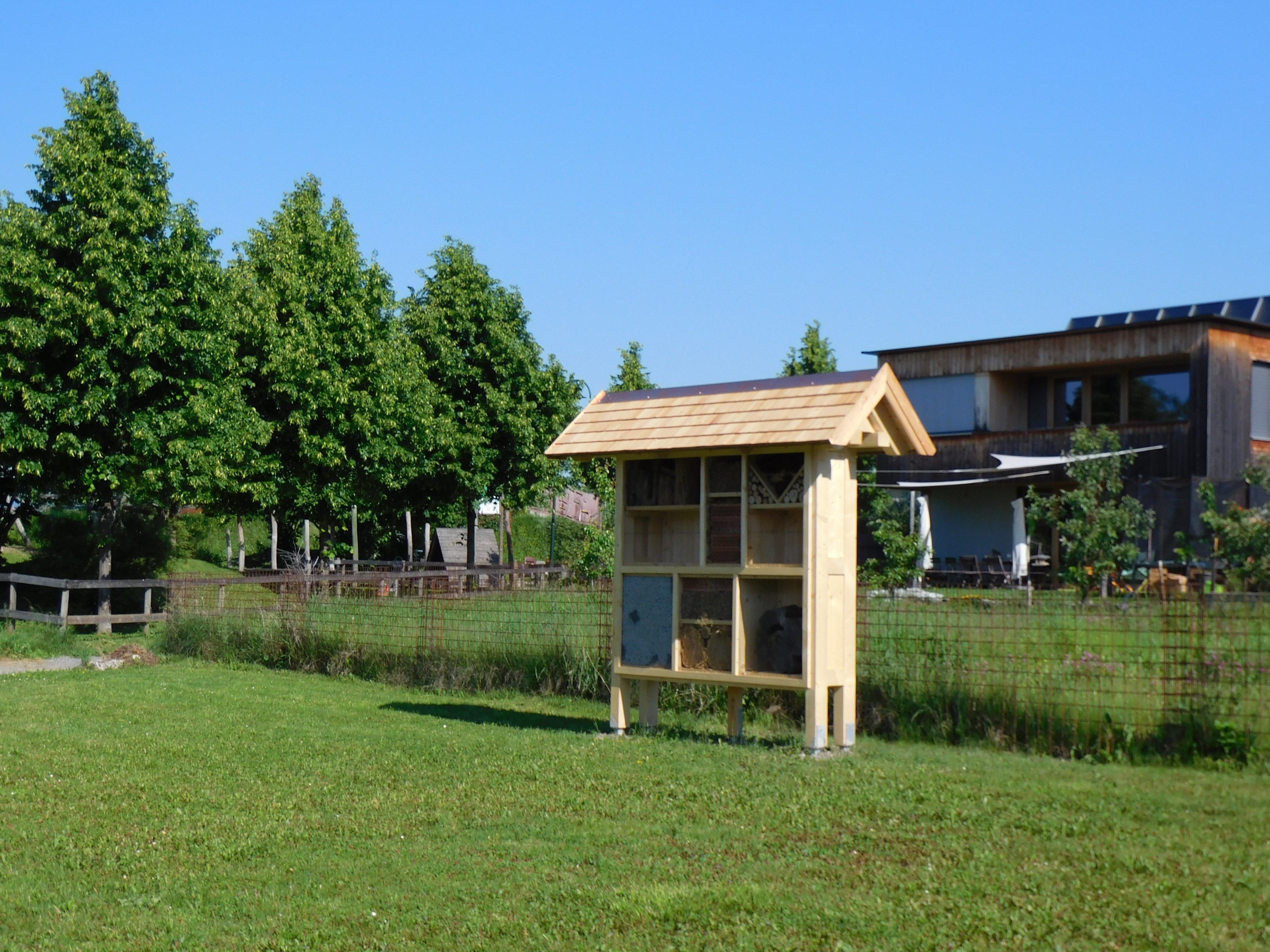 Ein Hotel für Wildbienen und Insekten