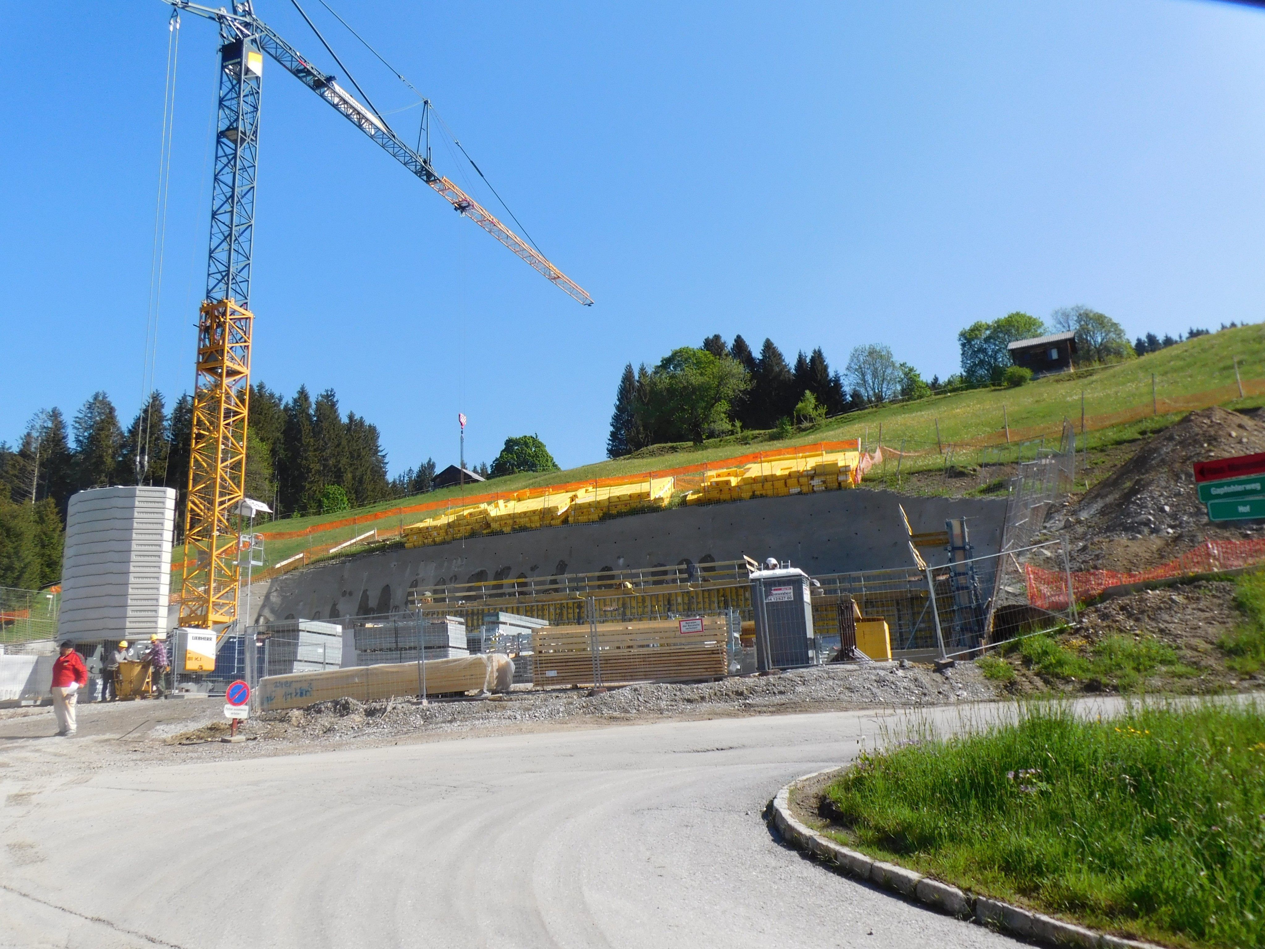 Auf der Jufa Baustelle in Laterns kann weitergearbeitet werden Auf der Jufa Baustelle in Laterns kann weitergearbeitet werden