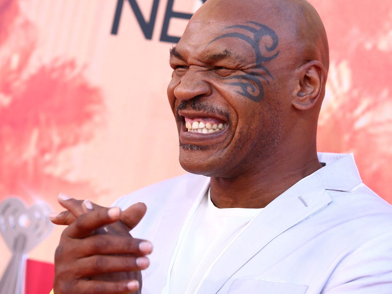 Mike Tyson hat auch mit 53 Jahren noch einen Furcht einflößenden Schlag.