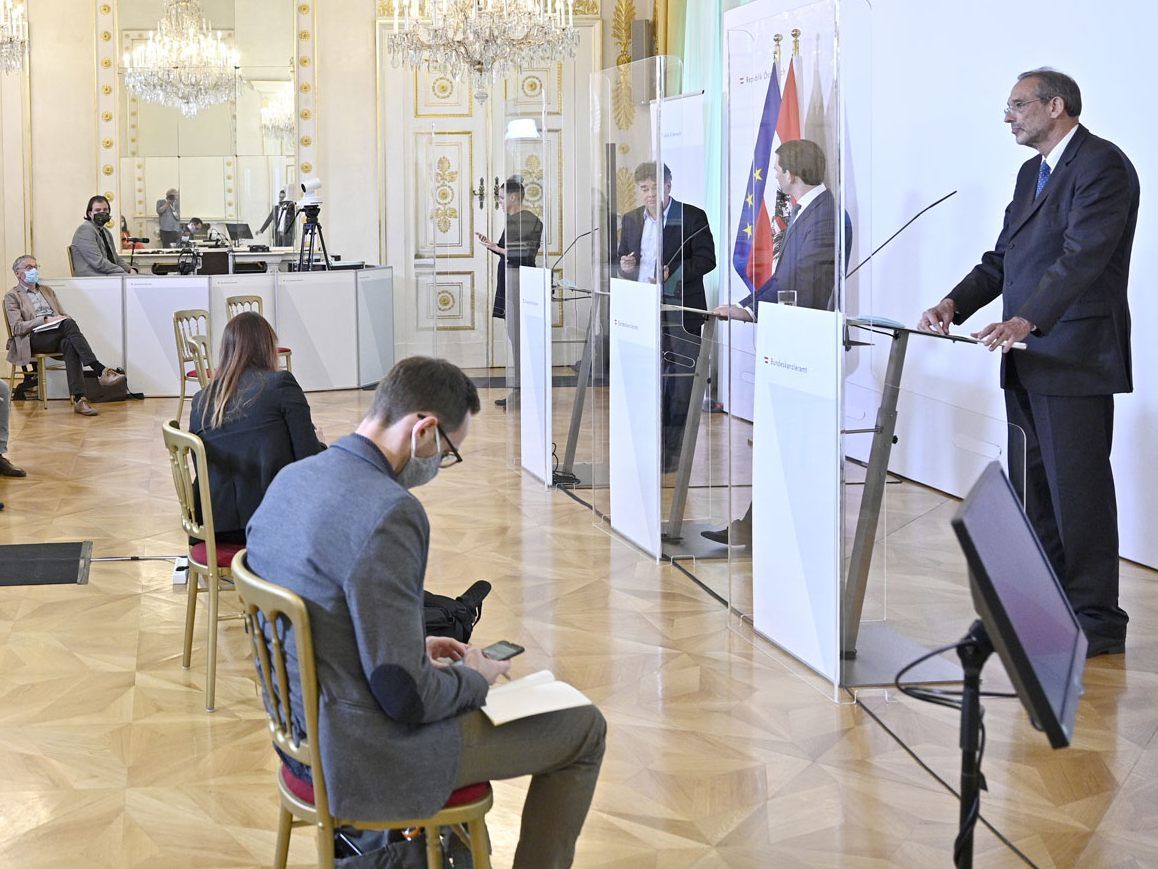 Nach dem Ministerrat werden im Pressefoyer die Fragen der Journalisten beantwortet.