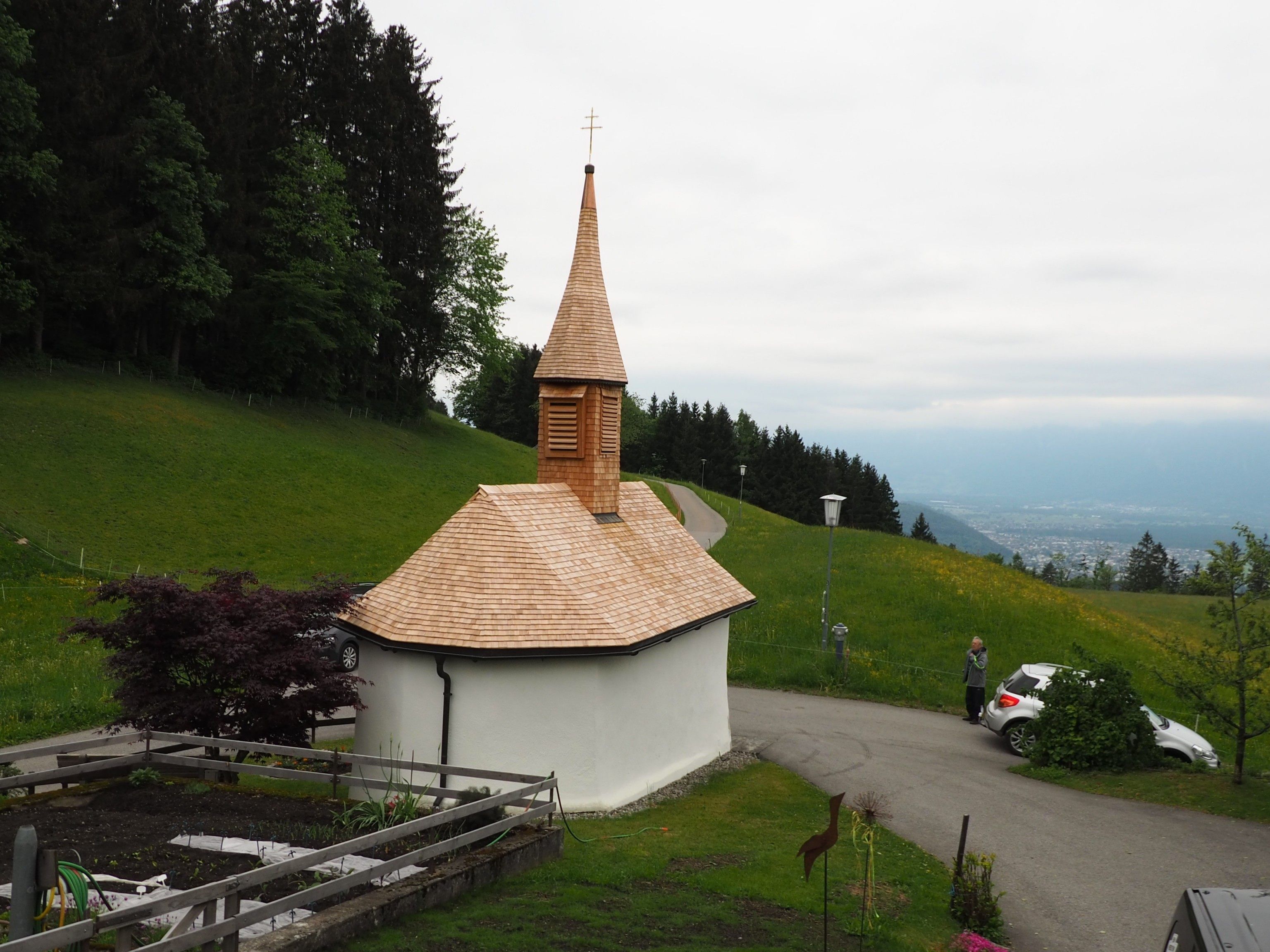 Seit 1470 thront St.Rochus über dem Rheintal