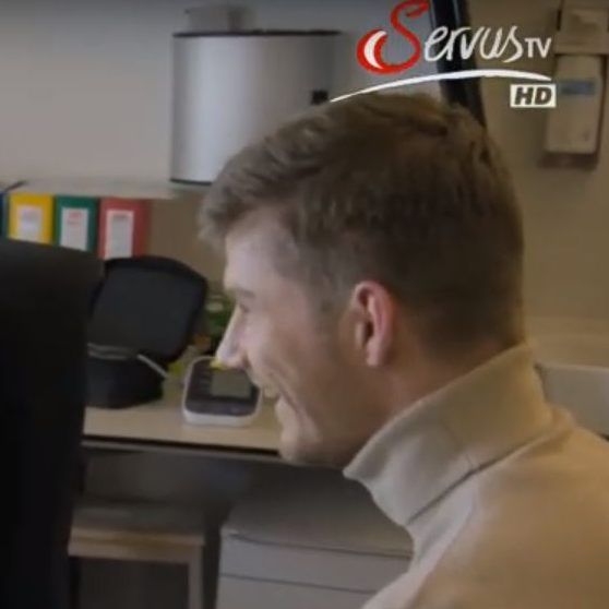 Student Luca wurde auf die Auswirkungen von Stress auf seine Gehirnleistung getestet.