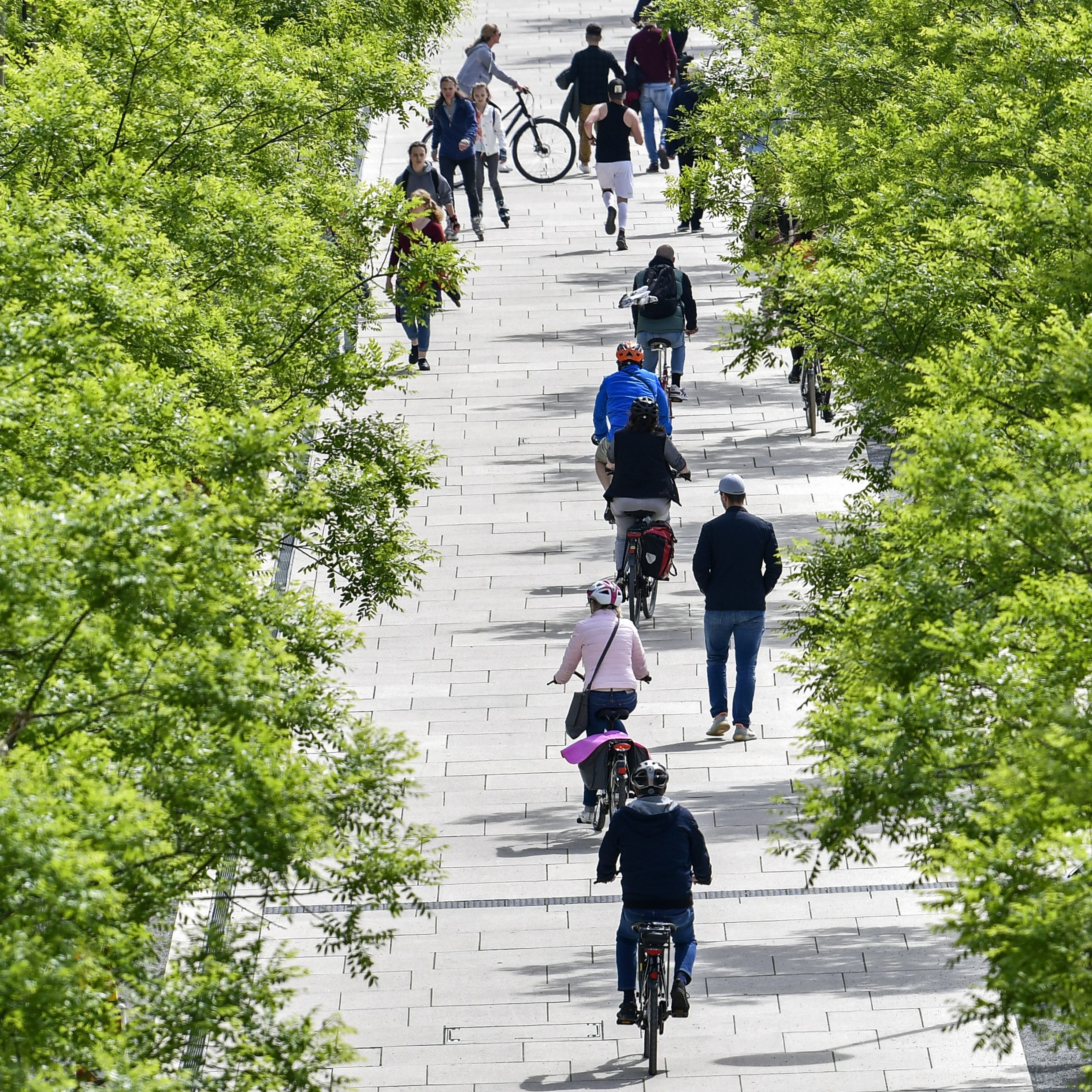 In Deutschland könnte es schön 1,8 Mio. Infizierte geben.