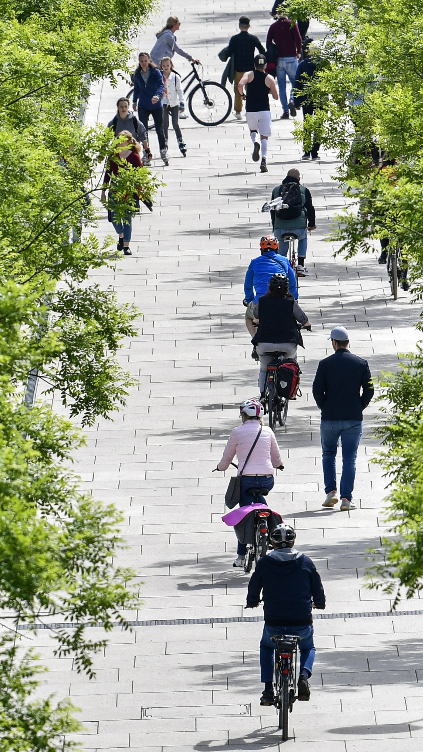 In Deutschland könnte es schön 1,8 Mio. Infizierte geben.