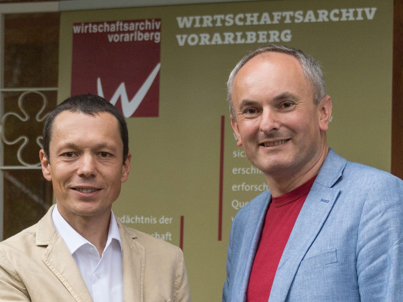 Das Wirtschaftsarchiv-Team mit Archivar Christian Feurstein (l.) und GF Gerhard Siegl (r.).