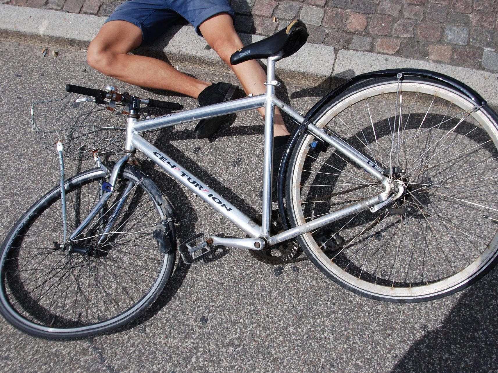 Rad-Unfälle, die durch Dooring passieren, können leicht vermieden werden Rad-Unfälle, die durch Dooring passieren, können leicht vermieden werden