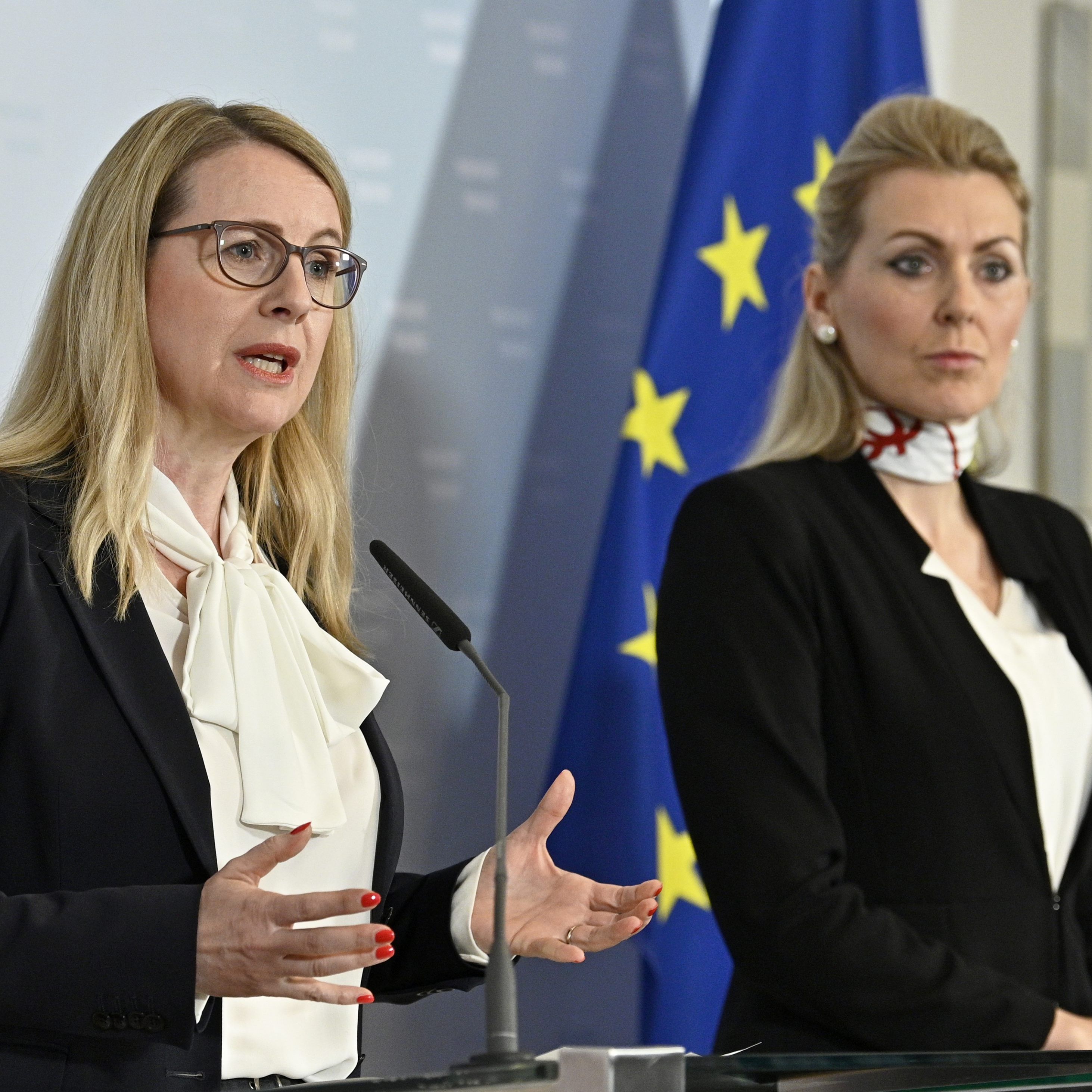 Die Arbeits- und Wirtschaftsministerin informieren heute über den Zustand des Arbeitsmarktes.