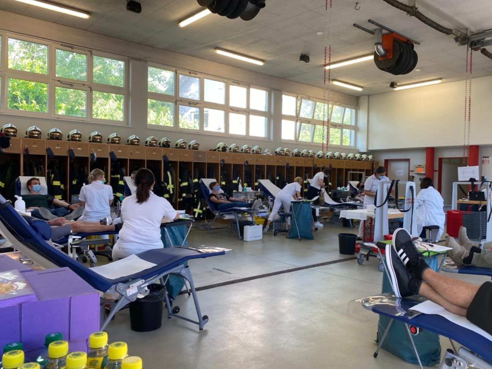 Das Feuerwehrhaus verwandelte sich in eine Blutspende Ambulanz Das Feuerwehrhaus verwandelte sich in eine Blutspende Ambulanz