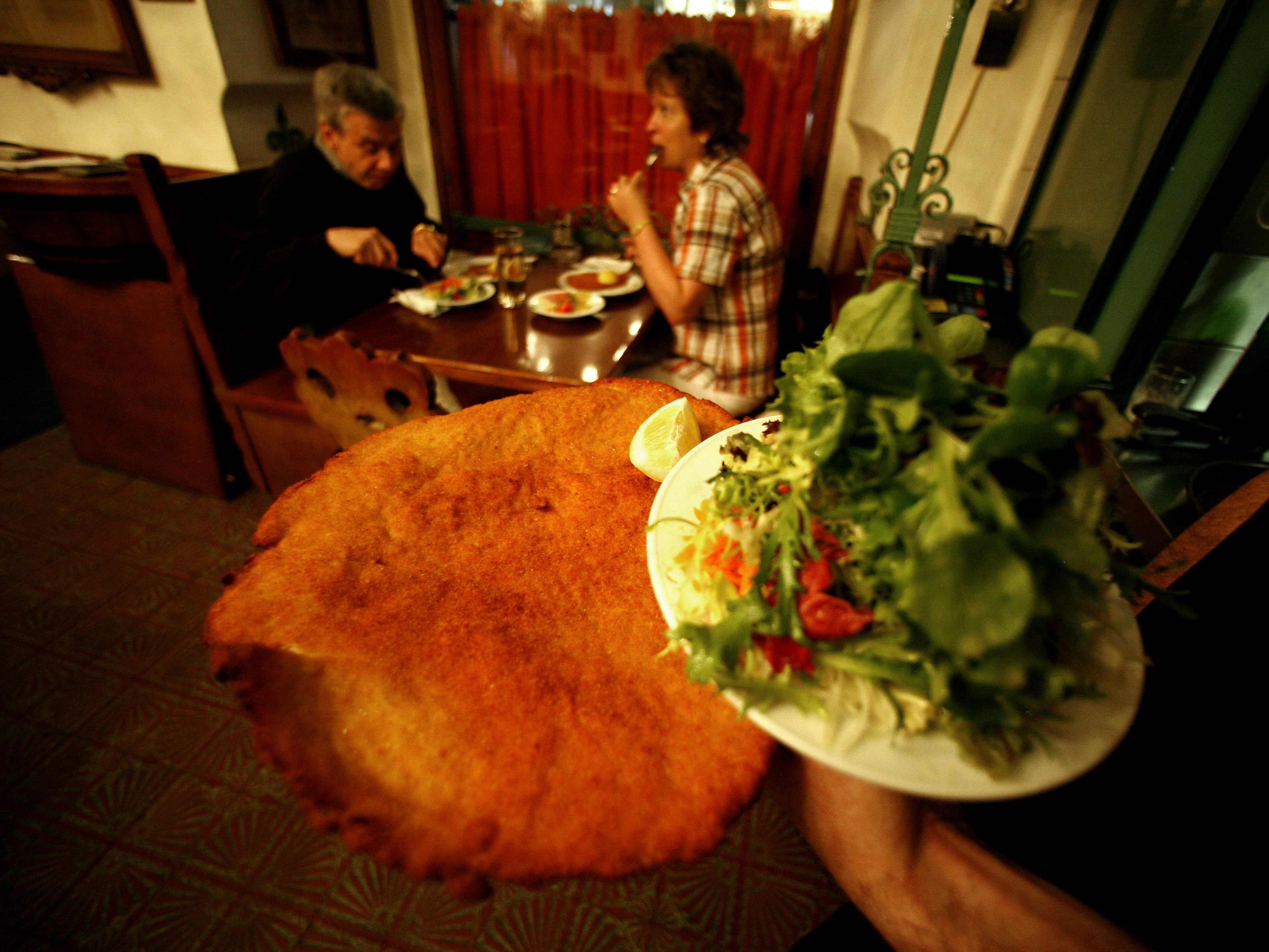 Figlmüller in Wien ist wegen seiner Schnitzel international bekannt. Figlmüller in Wien ist wegen seiner Schnitzel international bekannt.