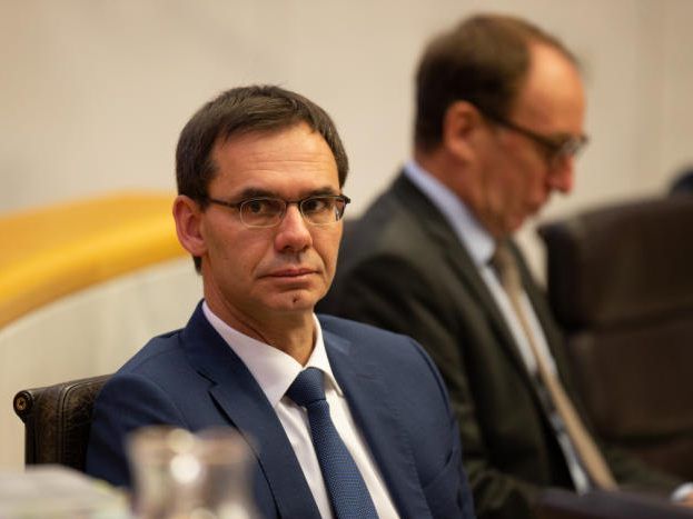 Diskussion über Vergabe von Landesunterstützung für Wirtschaft Diskussion über Vergabe von Landesunterstützung für Wirtschaft