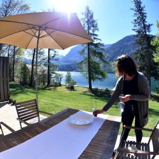 57 Prozent fühlen sich von Abstandsregeln und maskiertem Personal abgeschreckt