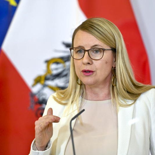 Wirtschaftsministerin Schramböck