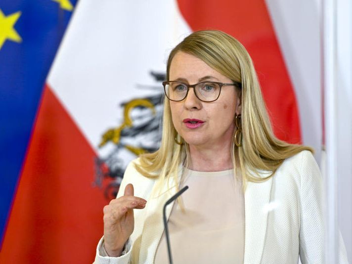 Wirtschaftsministerin Schramböck Wirtschaftsministerin Schramböck