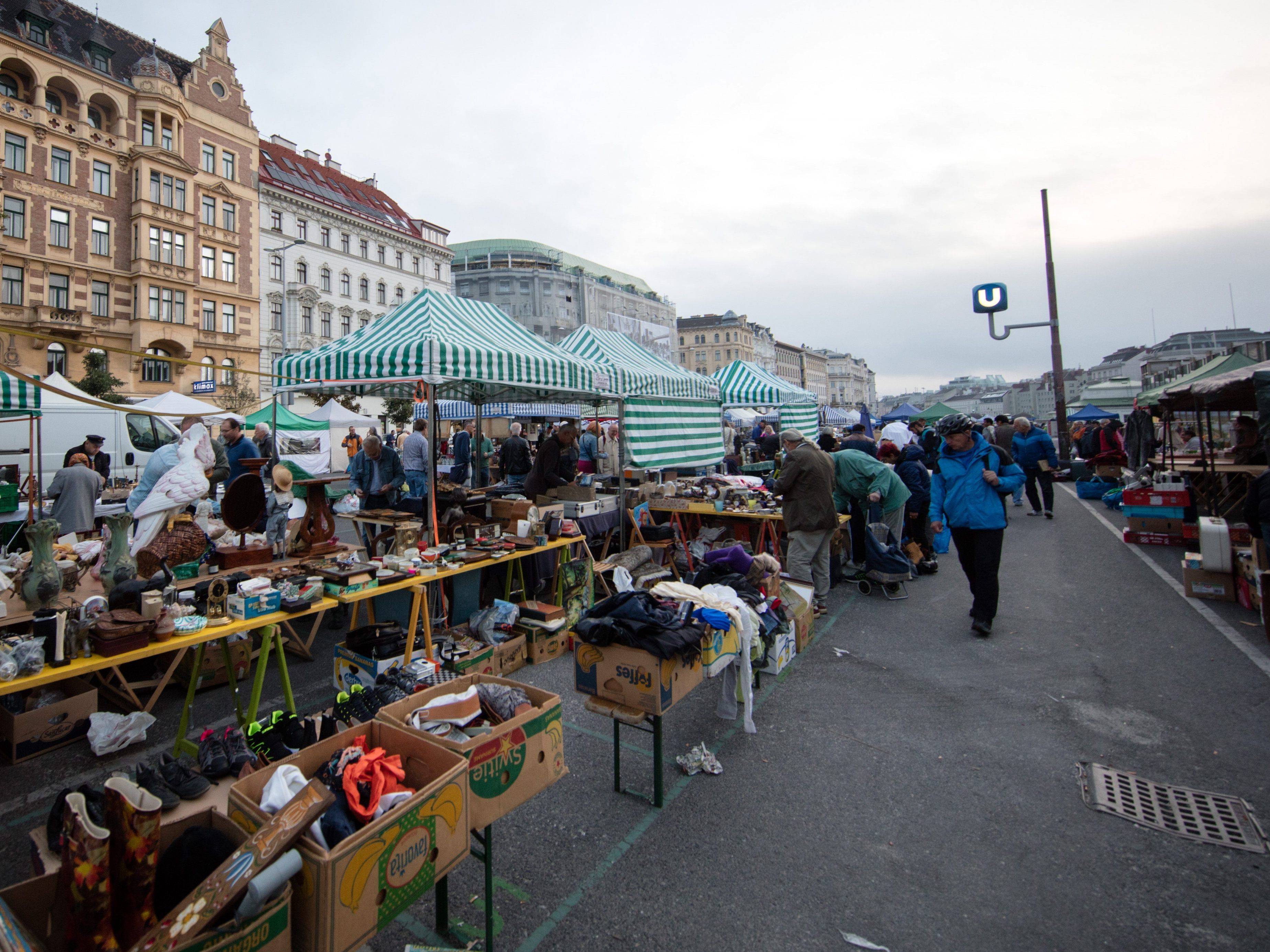 Der Flohmarkt am Wiener Naschmarkt wurde corona-bedingt pausiert. Der Flohmarkt am Wiener Naschmarkt wurde corona-bedingt pausiert.