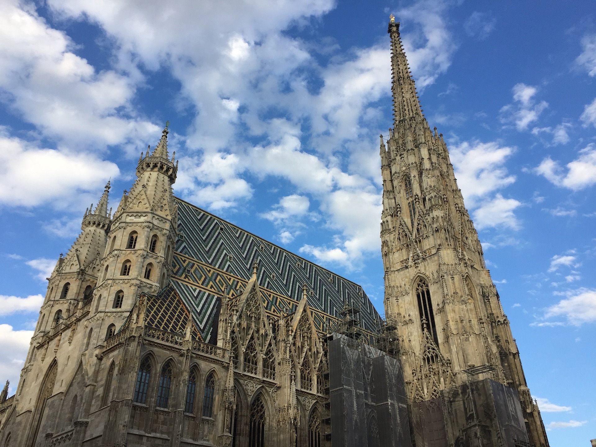 Mehrere Personen störten die Religionsausübung im Wiener Stephansdom. Mehrere Personen störten die Religionsausübung im Wiener Stephansdom.