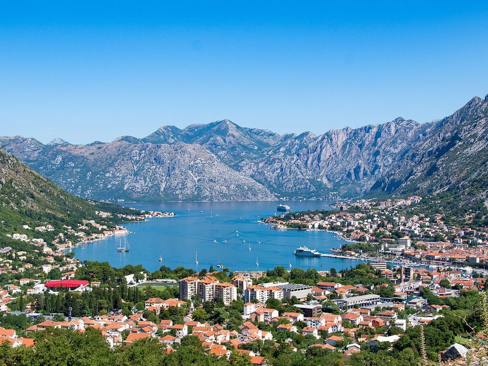 Montenegro öffnet seine beiden Flughäfen wieder. Montenegro öffnet seine beiden Flughäfen wieder.
