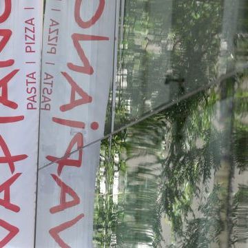 Der ÖBB-Caterer Josef Donhauser will Vapiano Österreich übernehmen.