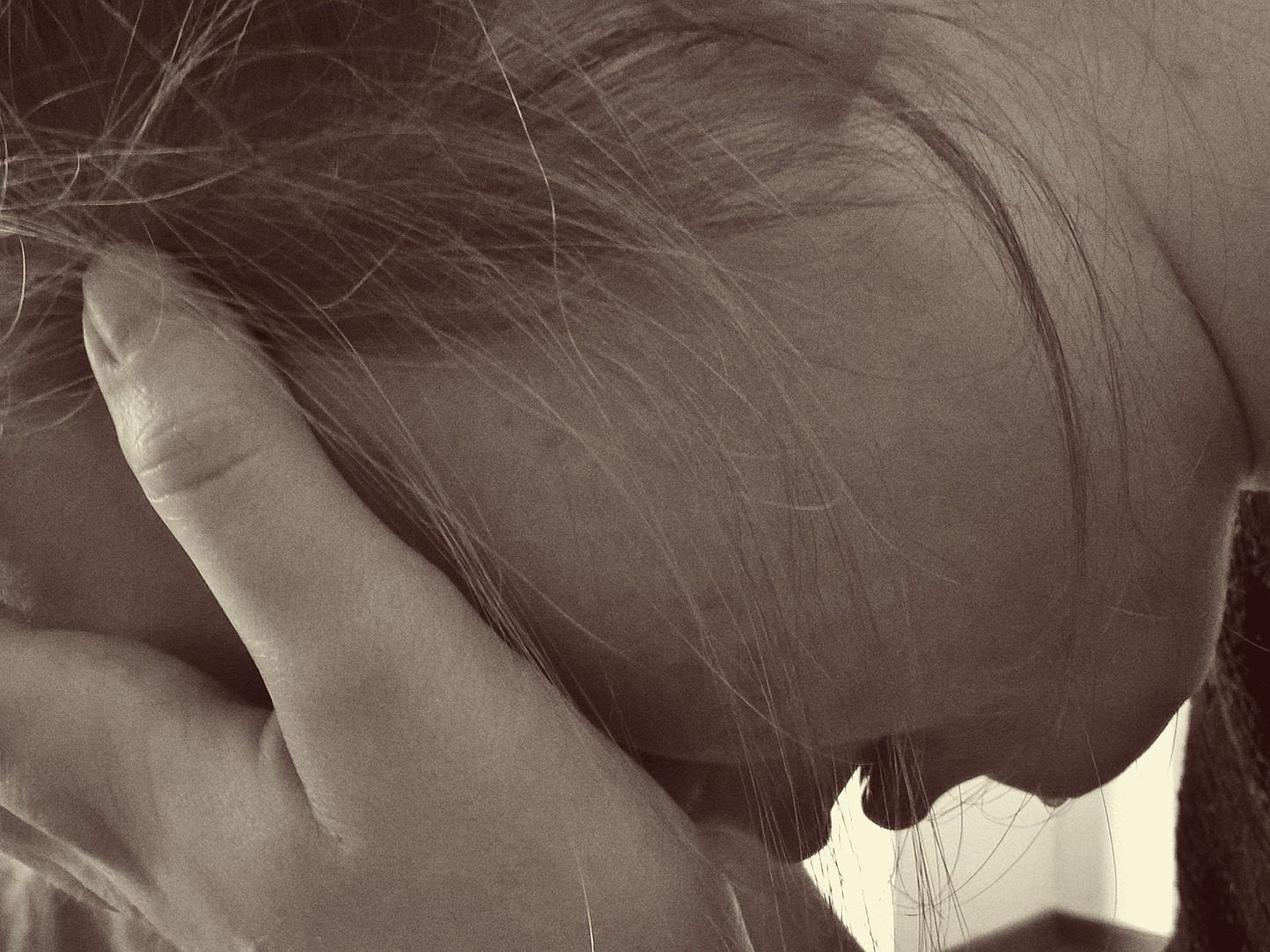 Die Häufigkeit depressiver Symptome ist in den letzten Wochen stark angestiegen. Die Häufigkeit depressiver Symptome ist in den letzten Wochen stark angestiegen.