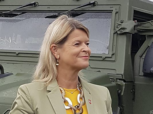 Verteidigungsministerin Klaudia Tanner